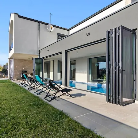 Vila Oliva Mare With Heated Pool